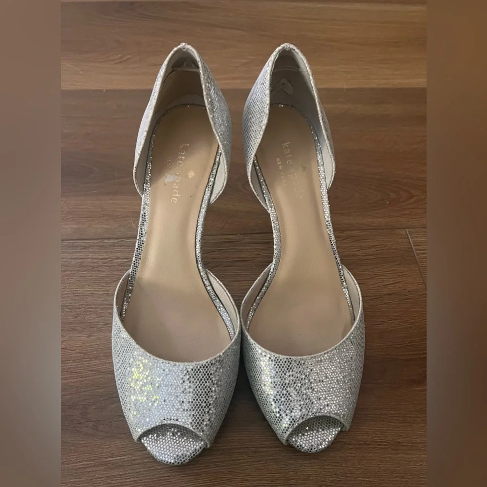 Kate Spade New York Womens 7.5 M Vero Cuoio Silver Glitter 3.5" Heels Peep Toe